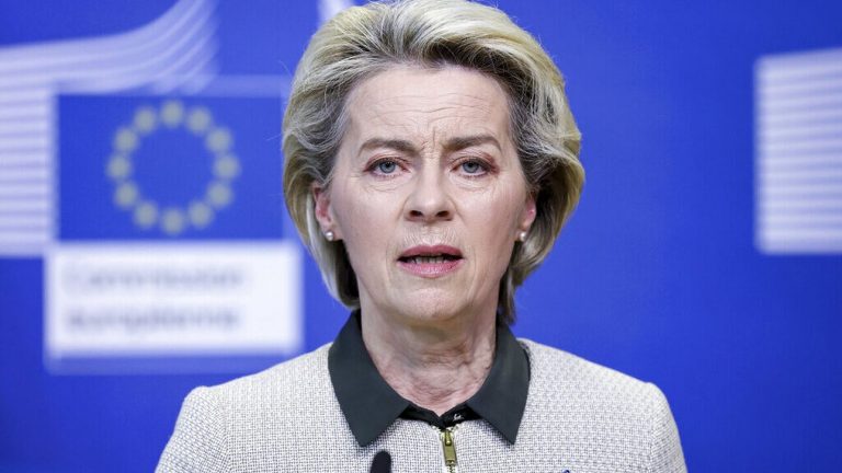 Φον ντερ Λάιεν: Η ΕΕ εργάζεται για περαιτέρω κυρώσεις κατά της Ρωσίας