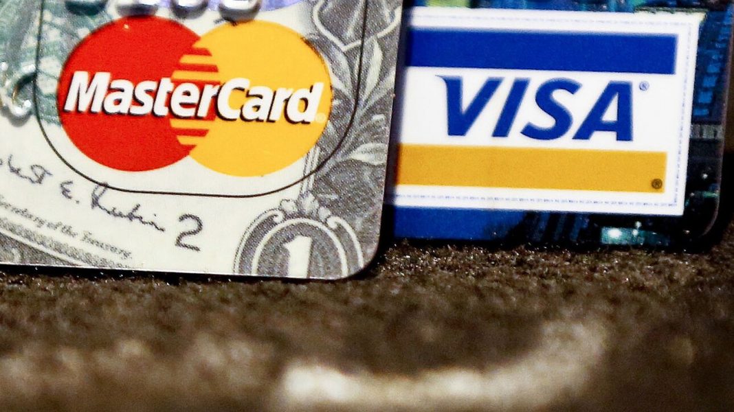 Πόλεμος στην Ουκρανία: Visa και Mastercard διακόπτουν τη δραστηριότητά τους στη Ρωσία