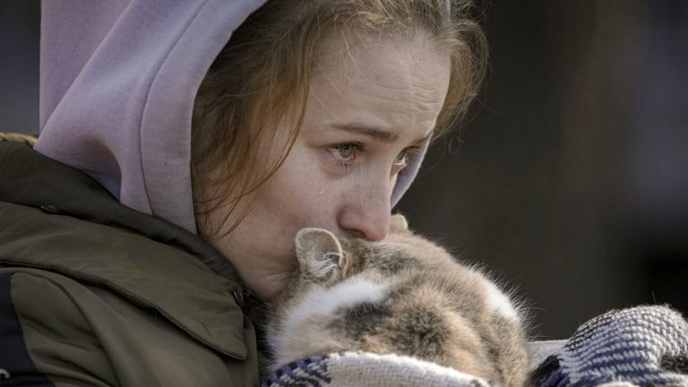 DW: Γυναίκες πρόσφυγες από την Ουκρανία κινδυνεύουν να πέσουν θύματα trafficking