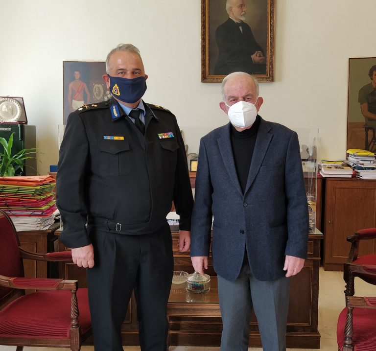 Mε το νέο Διοικητή Πυροσβεστικών Υπηρεσιών Κρήτης συναντήθηκε ο Β. Λαμπρινός