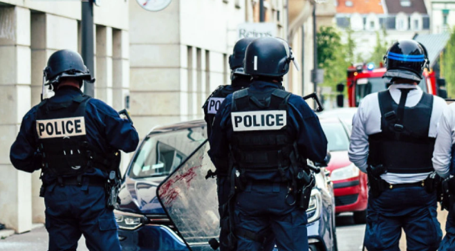 Γαλλία: Ψυχικά ασθενής ο άντρας που μαχαίρωσε ιερέα – «Ήθελα να σκοτώσω τον Μακρόν» είπε