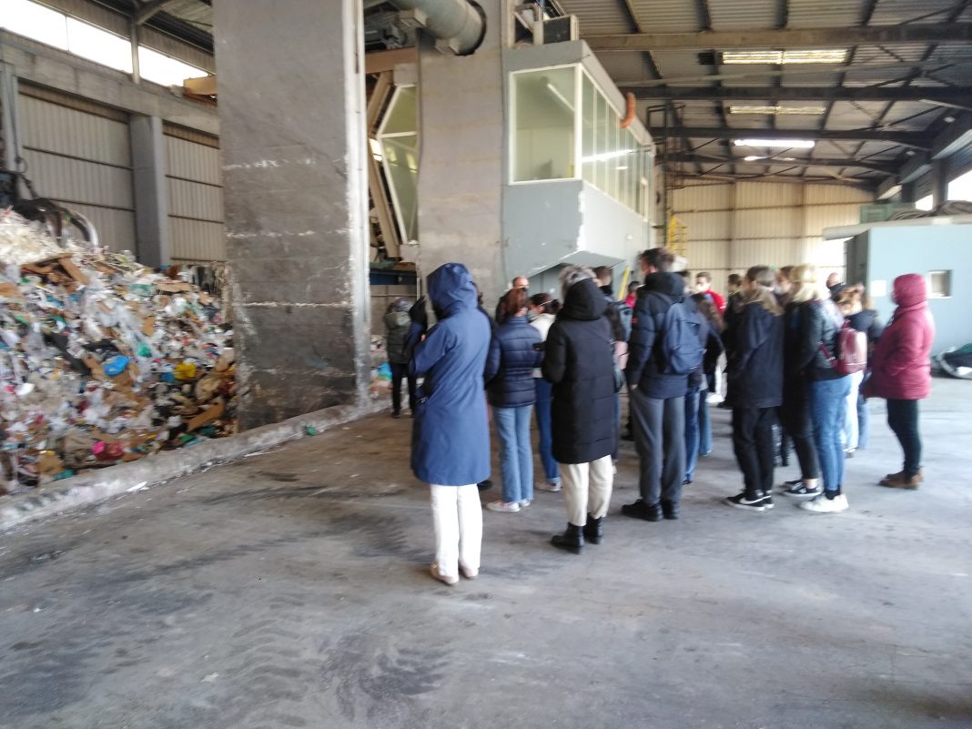 Χανιά: Στο εργοστάσιο μηχανικής ανακύκλωσης μαθητές και εκπαιδευτικοί του ERASMUS