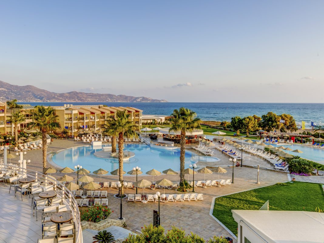 Metaxa Hospitality Group: Με αισιοδοξία και αυτοπεποίθηση ανοίγουν και τα τρία ξενοδοχεία σε Κρήτη και Σαντορίνη