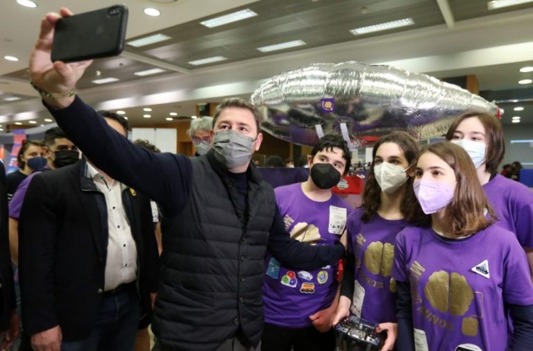 Ανδρουλάκης: Επισκέφθηκε διαγωνισμό εκπαιδευτικής ρομποτικής στην Θεσσαλονίκη