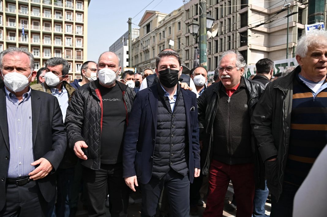 Αύξηση του κατώτατου μισθού στα 751 ευρώ ζητά ο Ν. Ανδρουλάκης