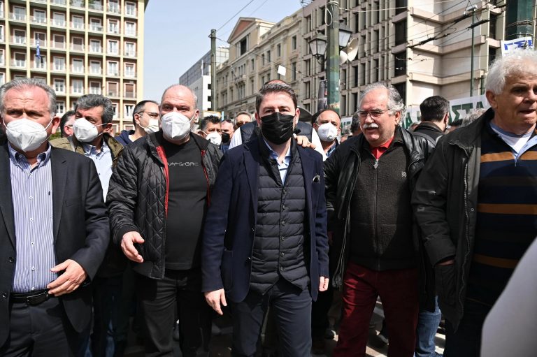 Αύξηση του κατώτατου μισθού στα 751 ευρώ ζητά ο Ν. Ανδρουλάκης
