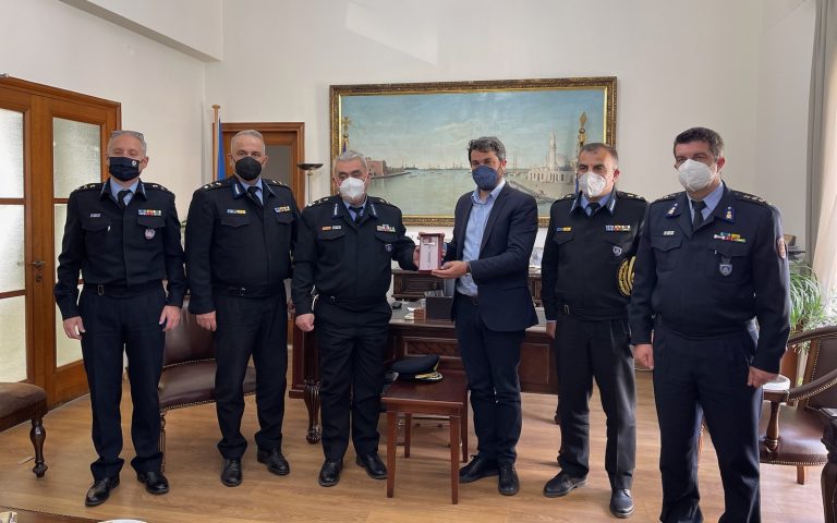 Με τον αρχηγό του Πυροσβεστικού Σώματος συναντήθηκε ο Δήμαρχος Χανίων