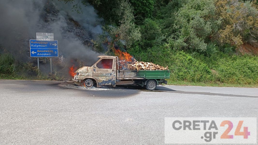 Κρήτη: Φωτιά σε όχημα που μετέφερε ξύλα – Άμεση η επέμβαση της Πυροσβεστικής (εικόνες)