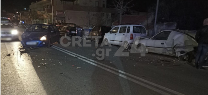 Ηράκλειο: Τρελή πορεία αυτοκινήτου – «Χτύπησε» σταθμευμένα οχήματα, στο νοσοκομείο 24χρονος