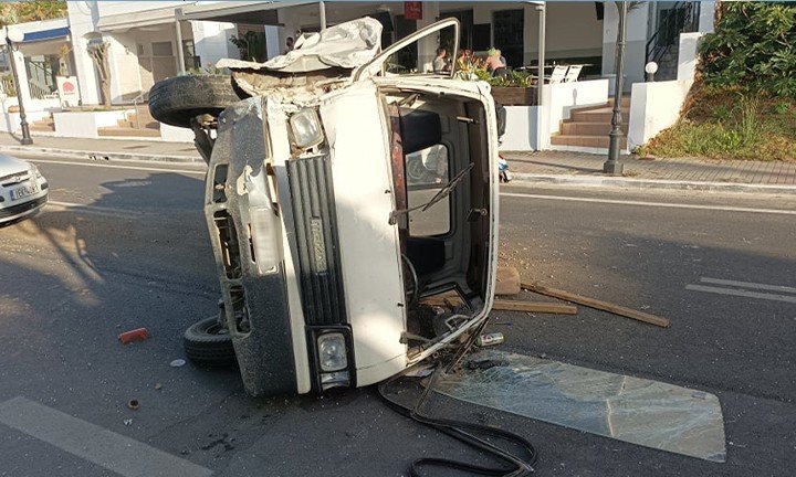 Κρήτη: Αναποδογύρισε όχημα – Τραυματίστηκε ο οδηγός (εικόνες)