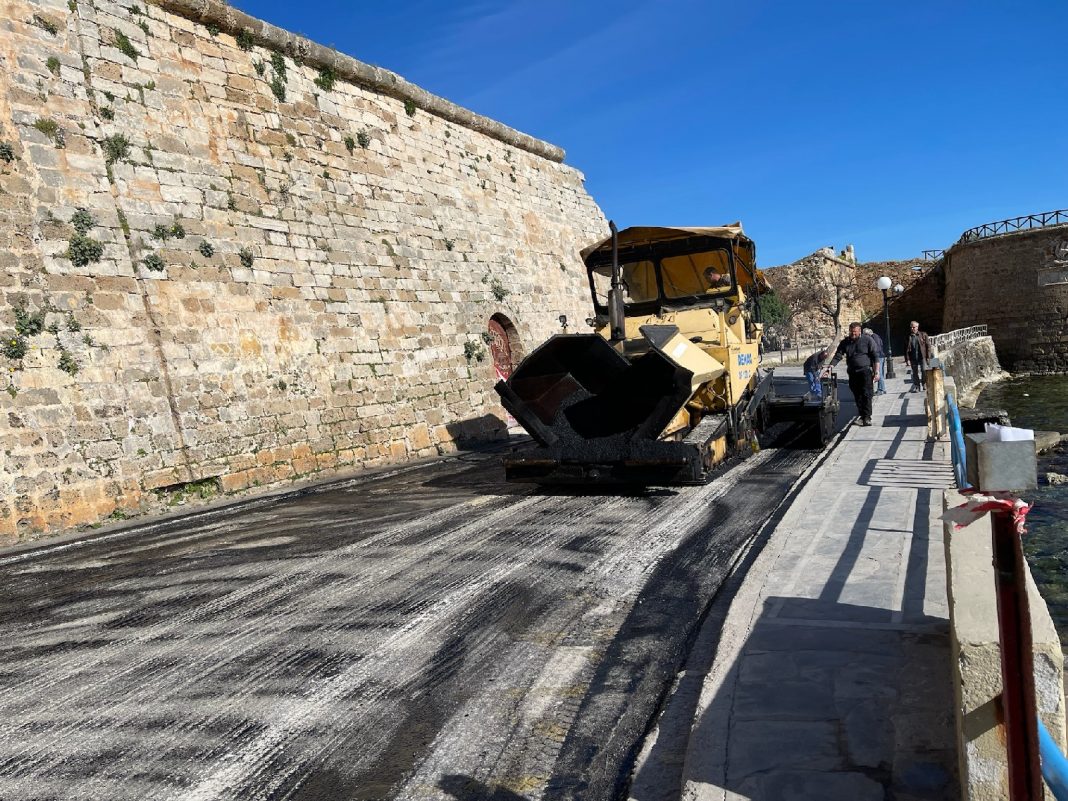 Εκτεταμένες ασφαλτοστρώσεις σε κεντρικές οδούς στο κέντρο των Χανίων