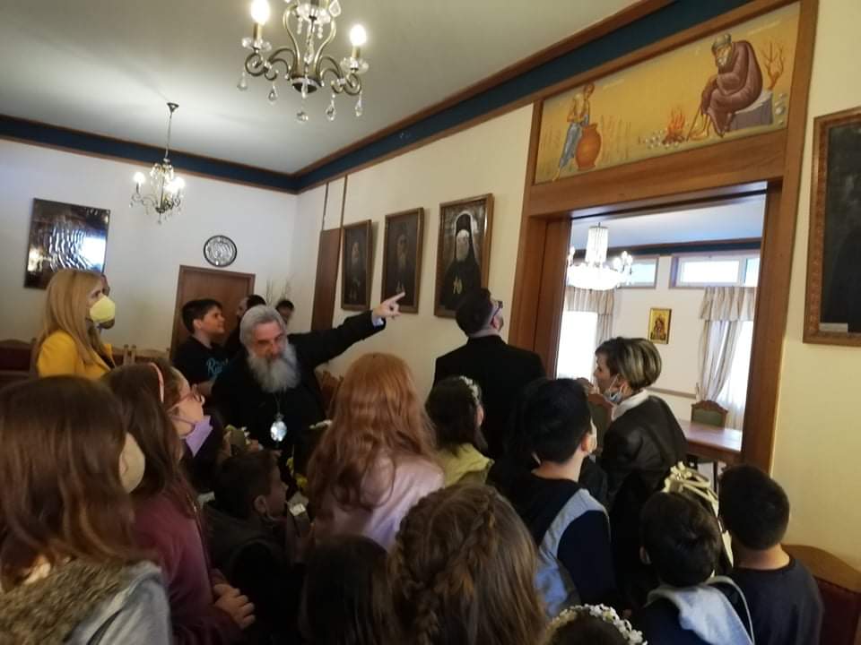 Τα κάλαντα του Λαζάρου είπαν στον Αρχιεπίσκοπο Κρήτης τα παιδιά του ΚΔΑΠ Γαζίου