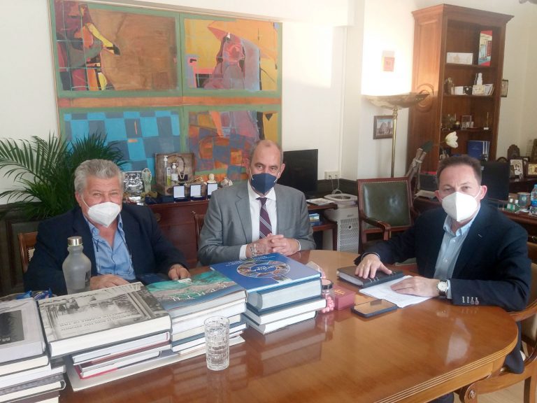 Συνάντηση Διγαλάκη και Χιωτάκη με Πέτσα για έργα υποδομών του Δήμου Σφακίων