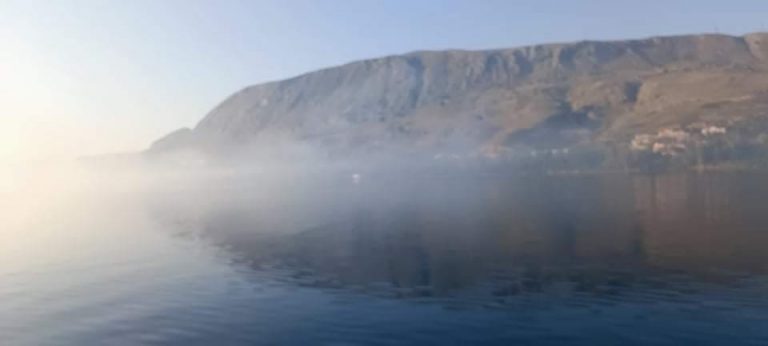 «Πέπλο» ομίχλης κάλυψε τα Χανιά (εικόνες)