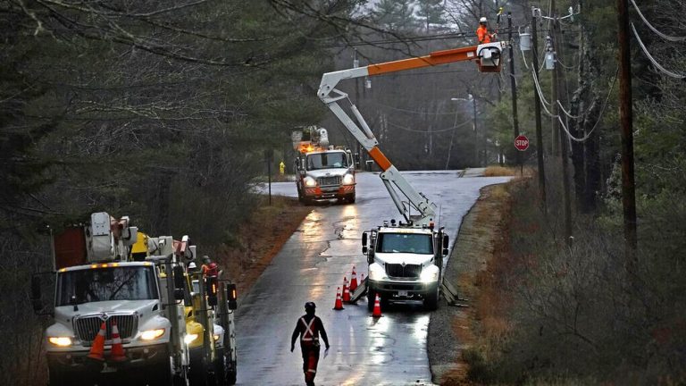 Σφοδρή κακοκαιρία στον Καναδά: Τέσσερις νεκροί, εκατοντάδες σπίτια χωρίς ρεύμα