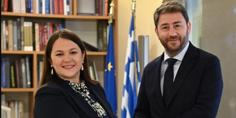 Με την ανεξάρτητη βουλευτή Κ. Αδάμου συναντήθηκε ο Ν. Ανδρουλάκης