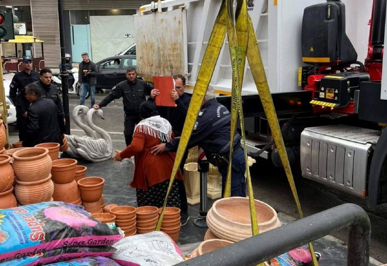 Χανιά: Συντονισμένη επιχείρηση για την απομάκρυνση παράνομων τραπεζοκαθισμάτων και αυθαίρετων κατασκευών