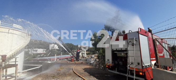 Ηράκλειο: Πυρκαγιά απείλησε δεξαμενές καυσίμων και σπίτια – Μεγάλη άσκηση της Πυροσβεστικής (εικόνες)