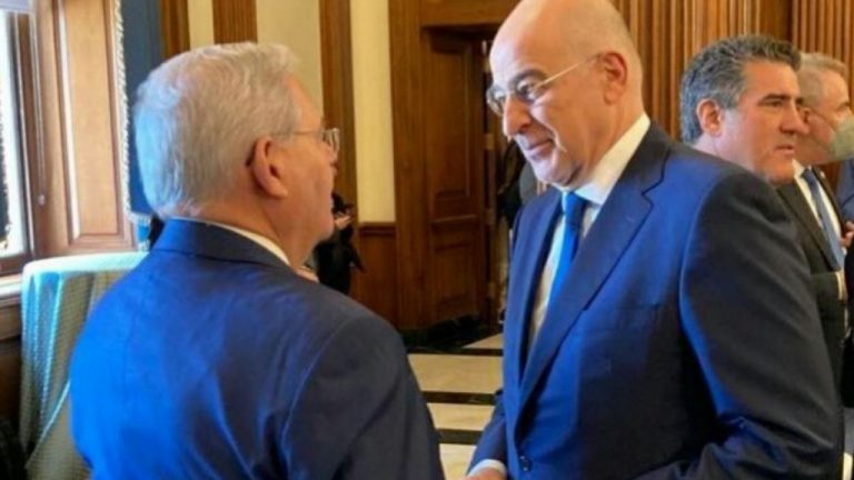 Δένδιας: Συνομιλία με Μενέντεζ στο Κογκρέσο