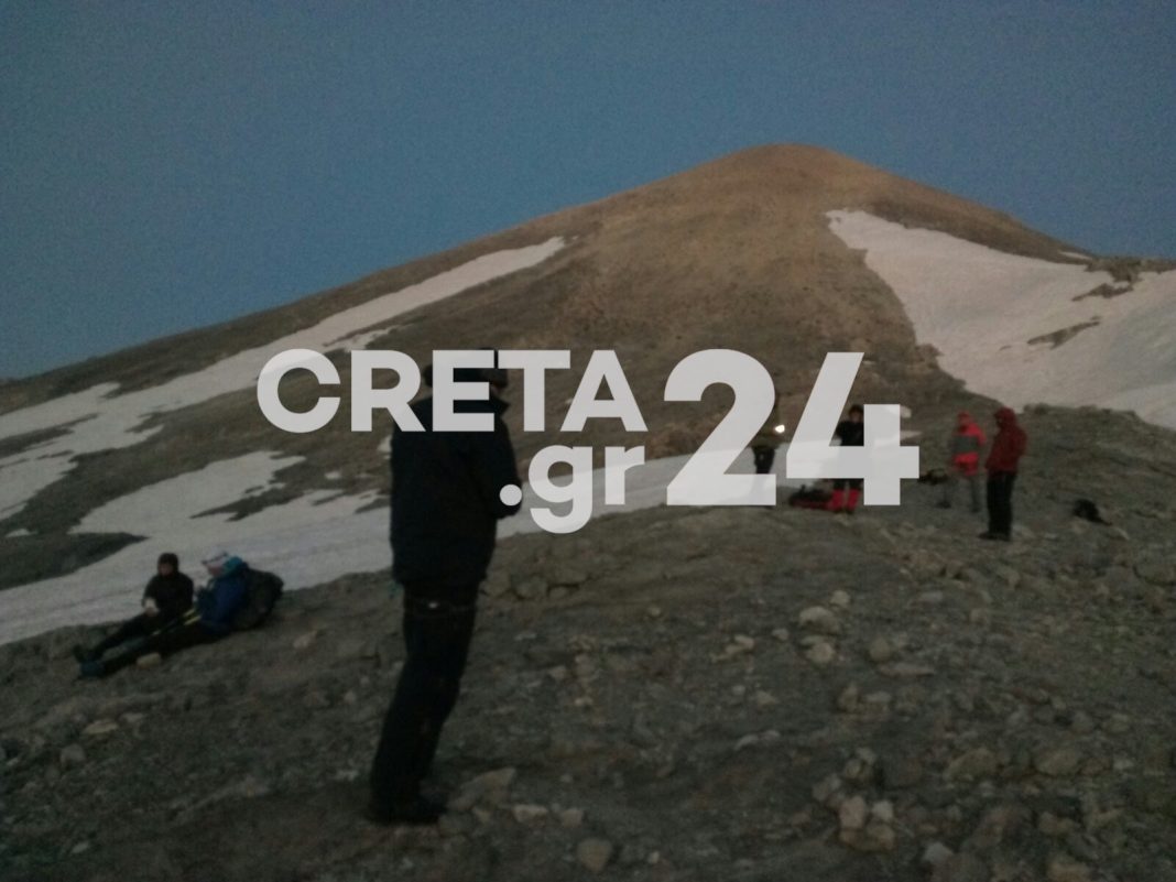Κρήτη: Εικόνες από τη διάσωση των δύο τουριστών – Σηκώθηκε ελικόπτερο