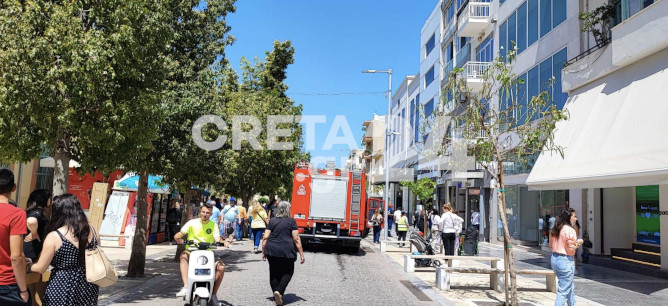 Ηράκλειο: Αναστάτωση από φωτιά σε πολυκατοικία στο κέντρο – Απεγκλωβίστηκαν πολίτες (εικόνες & βίντεο)