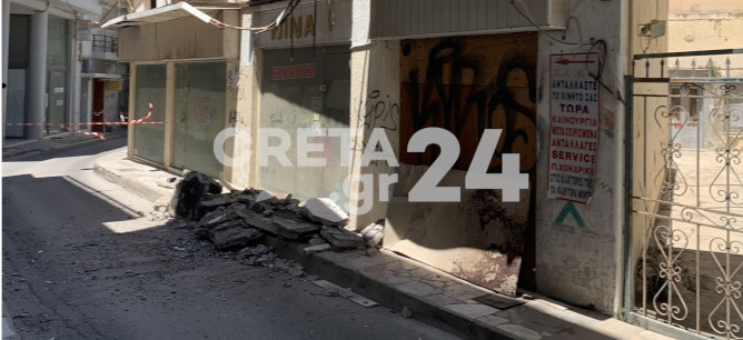 Ηράκλειο: Κατέρρευσε μπαλκόνι στο κέντρο (εικόνες)