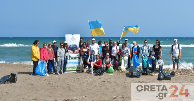 Ηράκλειο: Σημαντική δράση από το Religious Tour – Κρητικοί και Ουκρανοί καθάρισαν την παραλία