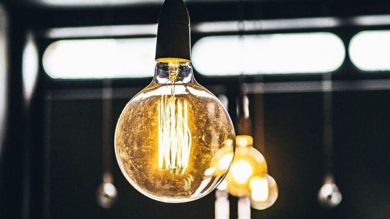 Επίδομα ρεύματος: Οι δικαιούχοι της επιστροφής των 600 ευρώ