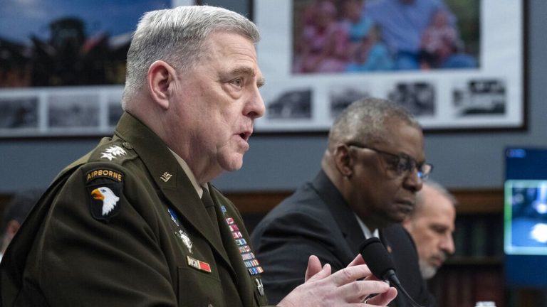 Ουκρανία: Σήκωσαν για πρώτη φορά το «κόκκινο τηλέφωνο» οι επιτελάρχες ΗΠΑ και Ρωσίας