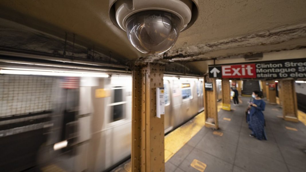 Νέα Υόρκη: Σκότωσαν απρόκλητα 48χρονο μέσα σε βαγόνι του μετρό – Ασύλληπτος ο δράστης