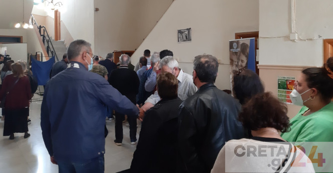 Στις κάλπες το ΚΙΝΑΛ-ΠΑΣΟΚ: Ομαλά και με μεγάλη συμμετοχή η διαδικασία στην Κρήτη