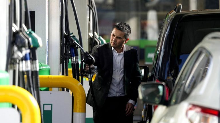 Βρετανία: Αν συνεχιστεί το «ράλι» στα καύσιμα, το 40% των νοικοκυριών θα ζει σε συνθήκες φτώχειας