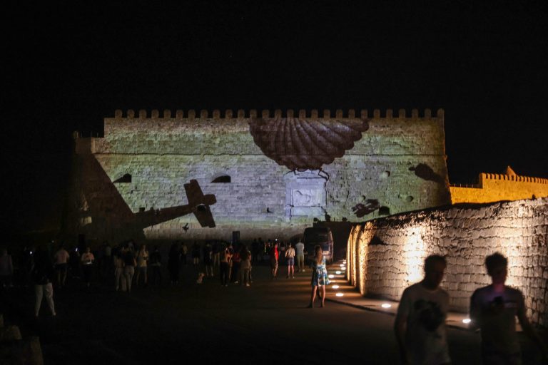 Ξεκινούν σήμερα οι βιντεοπροβολές στον Κούλε – Οι εκδηλώσεις του Δήμου Ηρακλείου για τη Μάχη της Κρήτης