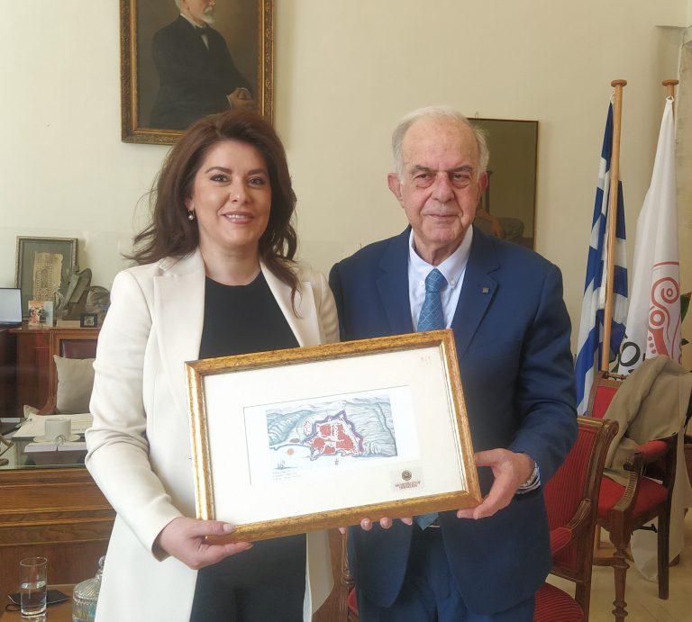Συνάντηση του Δημάρχου Ηρακλείου με την Πρέσβη της Δημοκρατίας της Αλβανίας στην Ελλάδα