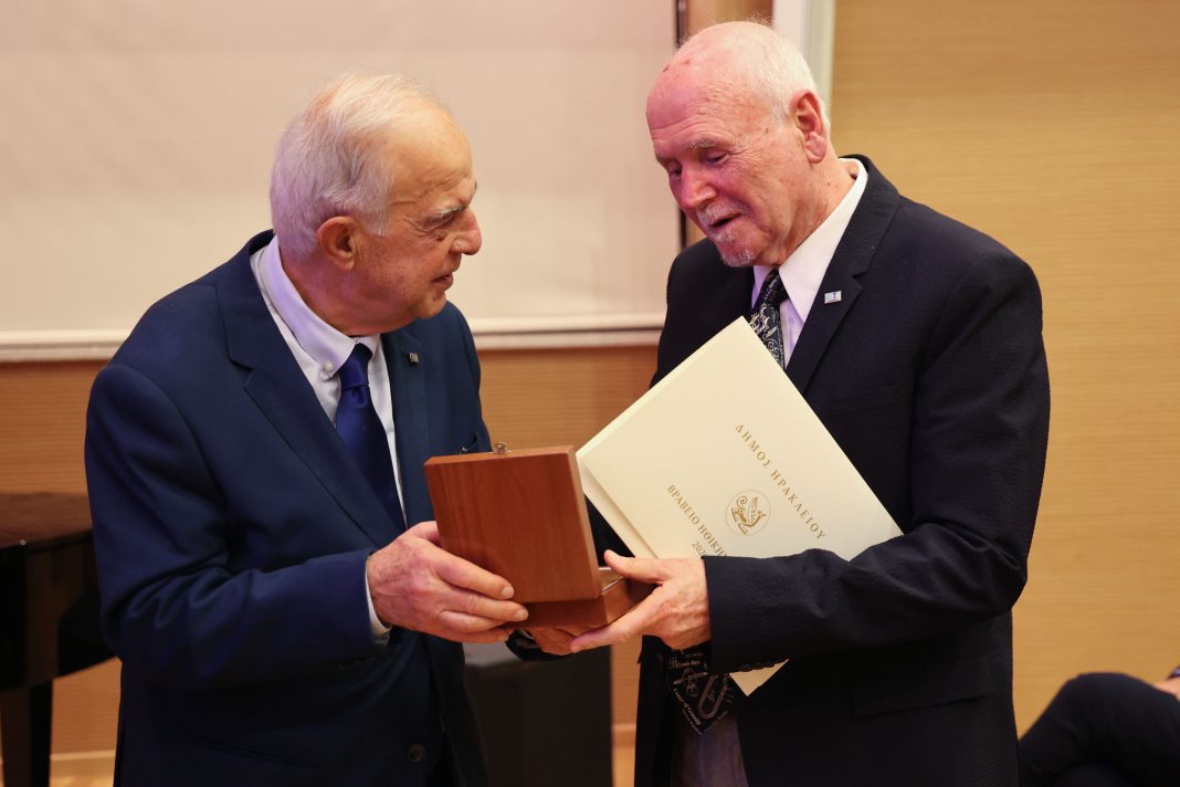 Ο δήμος Ηρακλείου απένειμε το βραβείο «Ηθικής Τάξεως» στον Λευτέρη Οικονόμου