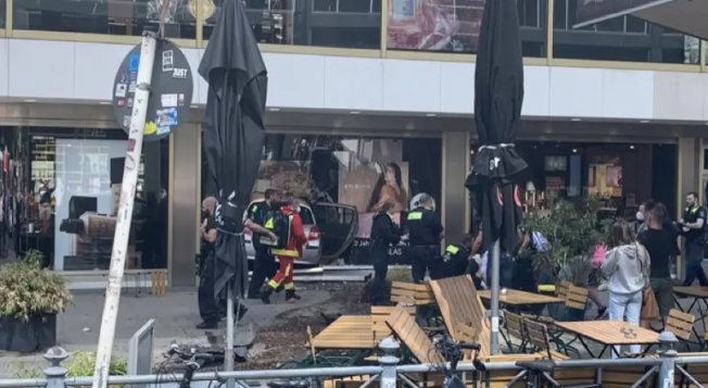 Βερολίνο: Αυτοκίνητο έπεσε στο πλήθος – Ενας νεκρός, τουλάχιστον 30 τραυματίες