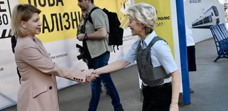 Επίσκεψη έκπληξη της φον ντερ Λάιεν στο Κίεβο -Συνάντηση με Ζελένσκι για το αίτημα της Ουκρανίας για ένταξη στην ΕΕ