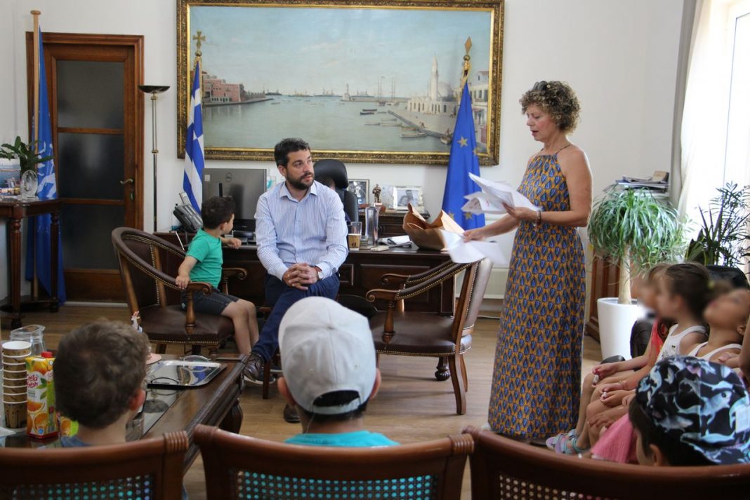 Επίσκεψη μαθητών στο Δημαρχείο Χανίων – Συνάντηση με τον Π. Σημανδηράκη