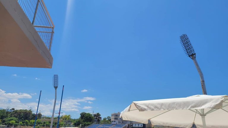 Συνεχίζονται οι εργασίες ενεργειακής αναβάθμισης των πυλώνων του Εθνικού Σταδίου Χανίων