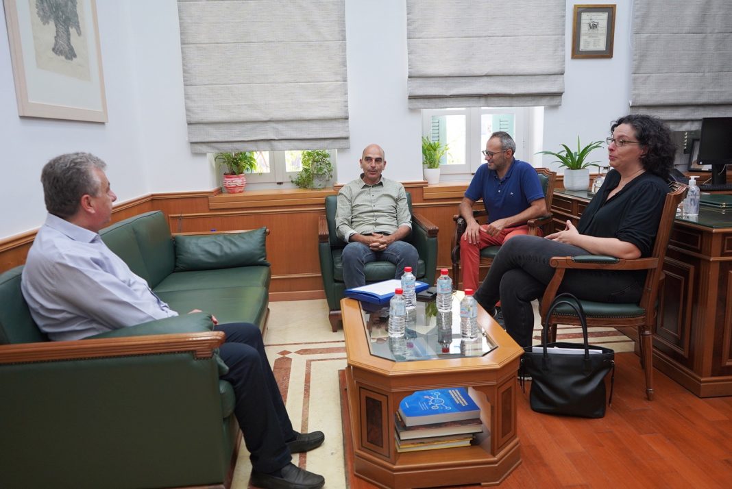 Συνάντηση Δημάρχου Καντάνου Σελίνου με τον Περιφερειάρχη Κρήτης για έργα του Δήμου