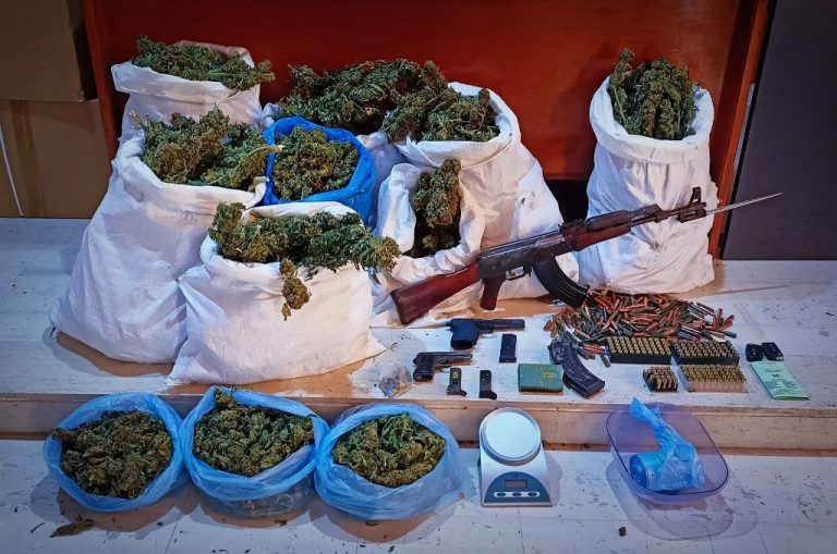 Κρήτη: Είχαν στην κατοχή τους από όπλα, μέχρι κάνναβη και… εκρηκτικές ύλες (εικόνες)