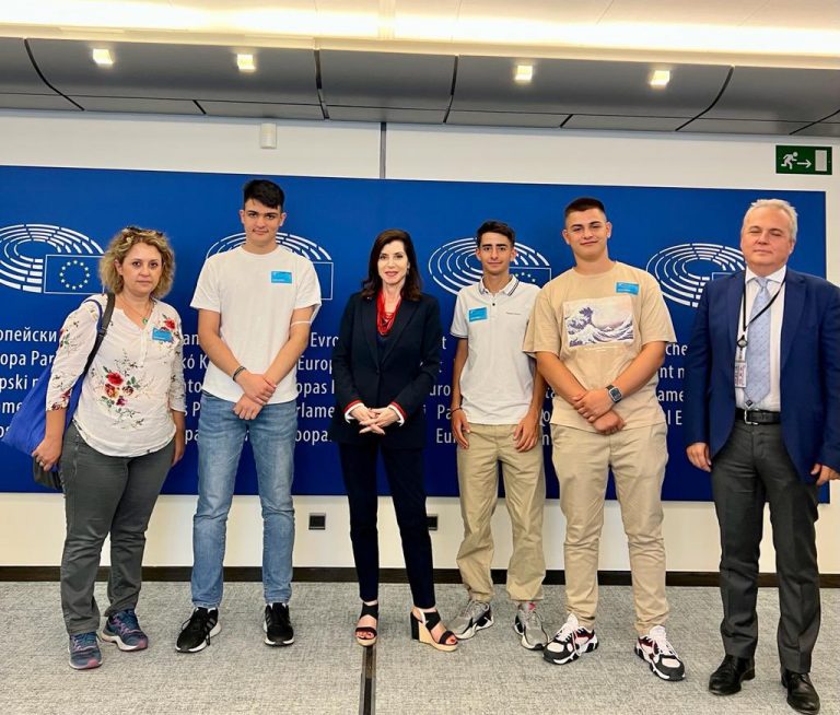 Στο Ευρωπαϊκό Κοινοβούλιο οι μαθητές του ΓΕΛ Αγίου Μύρωνα
