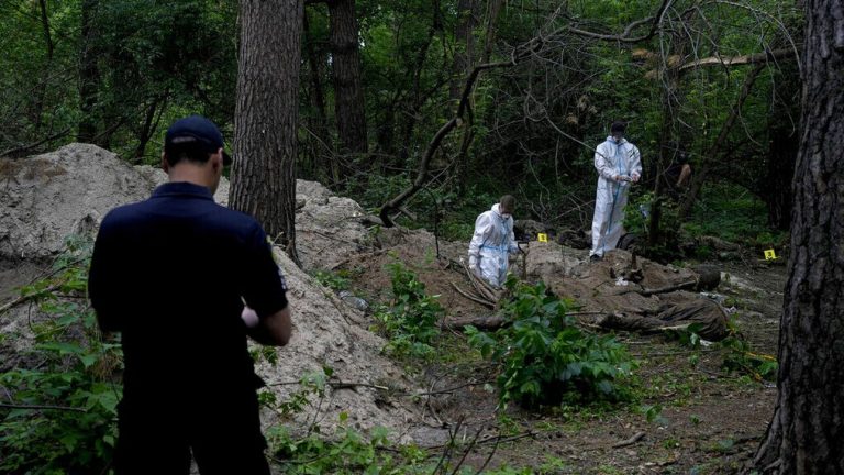 Ουκρανία: 1.200 σοροί δεν έχουν ακόμα ταυτοποιηθεί, λέει ο αρχηγός της αστυνομίας