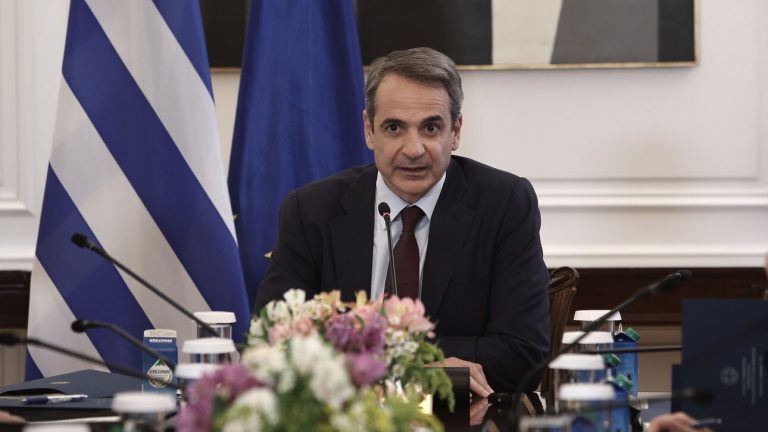 Πυρά Μητσοτάκη στην αντιπολίτευση: Οι «πυροσβέστες της ξαπλώστρας» να δείχνουν σεβασμό