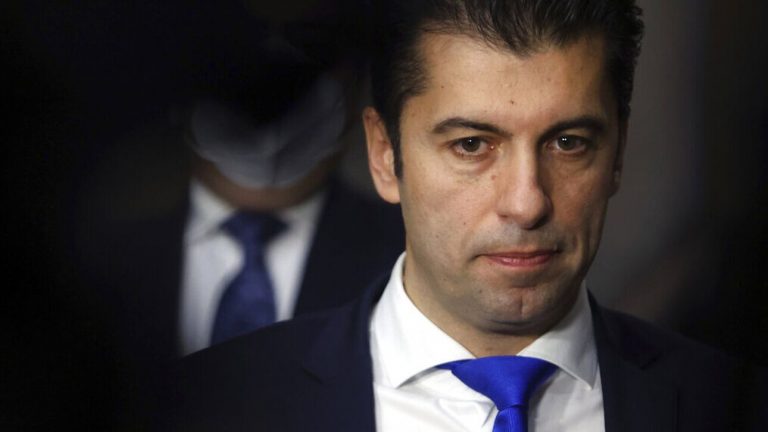 Σοβαρή πολιτική κρίση στη Βουλγαρία: Κατέρρευσε η κυβέρνηση Πέτκοφ