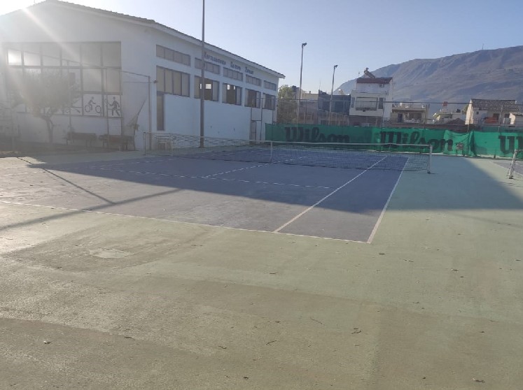 Ξεκίνησαν εργασίες συντήρησης των γηπέδων τέννις στο Ναυταθλητικό Κέντρο Σούδας