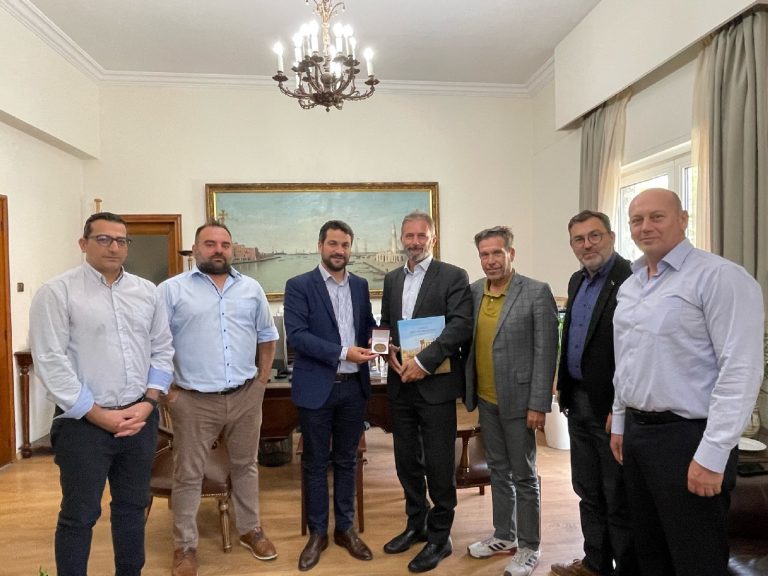 Στον Δήμαρχο Χανίων οι Πρέσβεις της Ουγγαρίας και της Αυστρίας