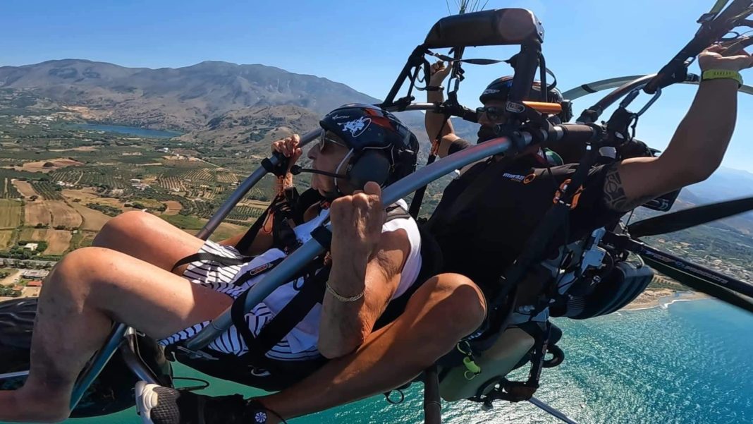 Κρήτη: Ατρόμητη 94χρονη έκανε paratrike