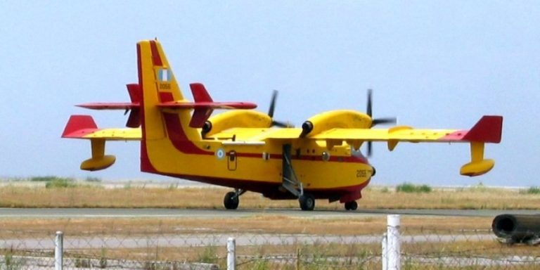 Γαλλία: Δείτε τα ελληνικά Canadair να επιχειρούν στις μεγάλες δασικές πυρκαγιές
