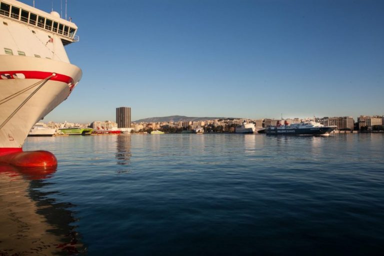 Αυτοκίνητο έπεσε σε λιμάνι – Νεκρός ο οδηγός